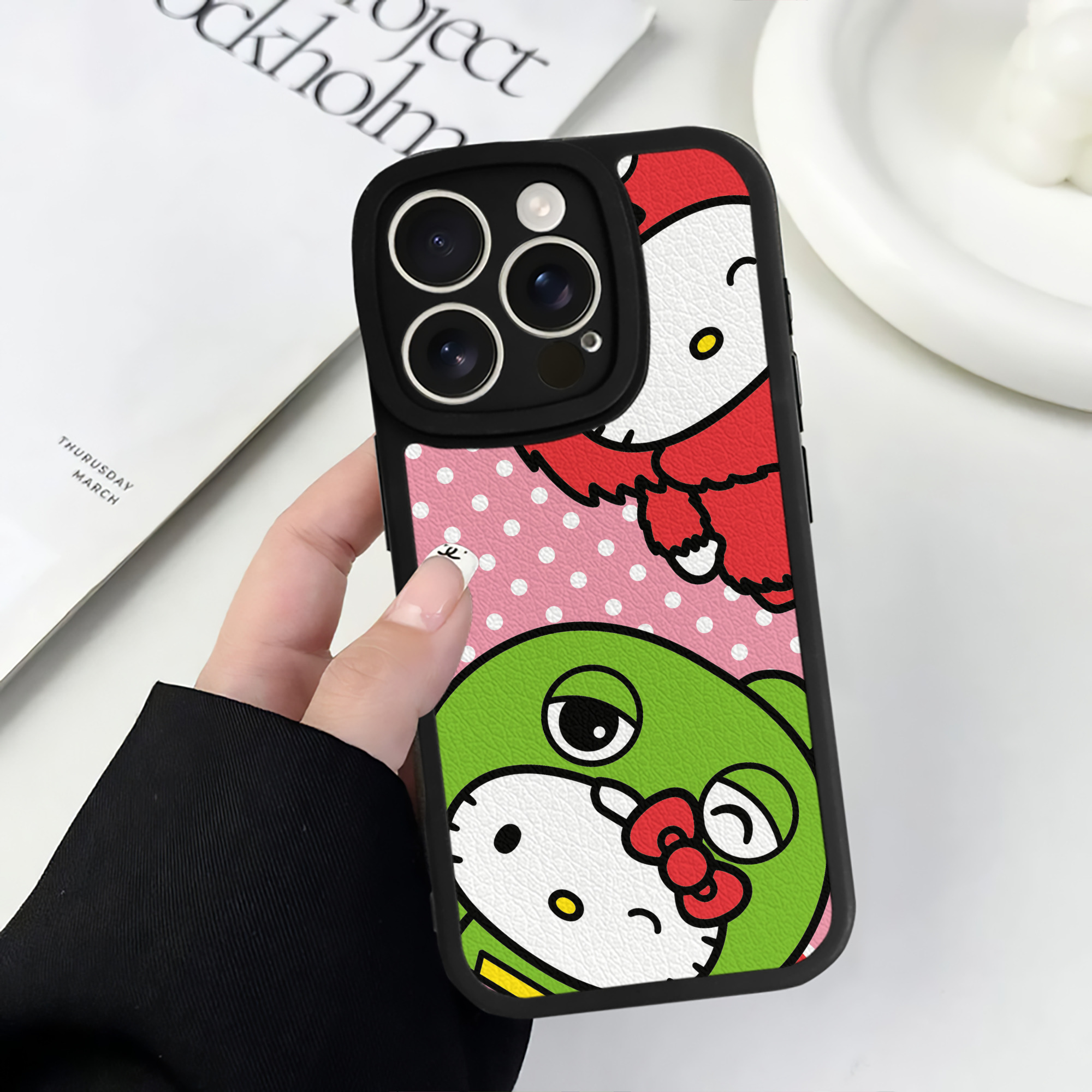 （画像用） Hello Kitty ハローキティ 【iPhone 16シリーズ対応】シリコンスマホケース（レザー調） 材質：シリコン